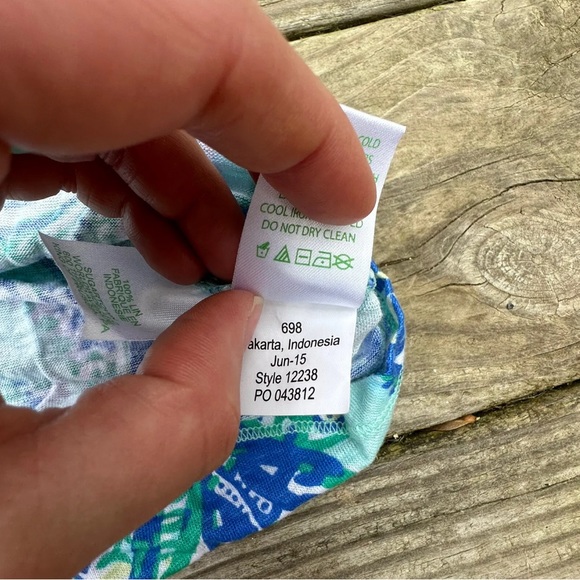 Lilly Pulitzer Women’s Size XS Blue Green Paisley V-neck Pocket Linen T-shirt - Picture 5 of 6